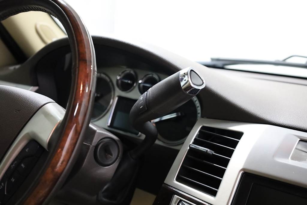 Thumbnail: 2010 Cadillac Escalade - 14