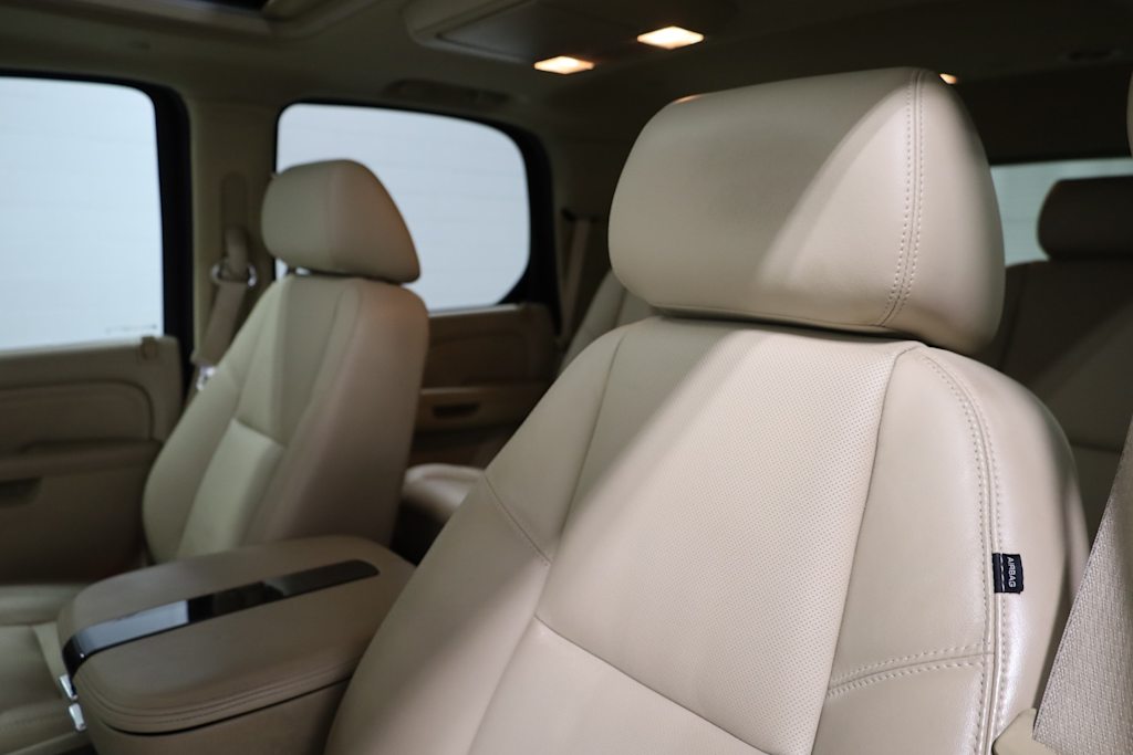 Thumbnail: 2010 Cadillac Escalade - 11