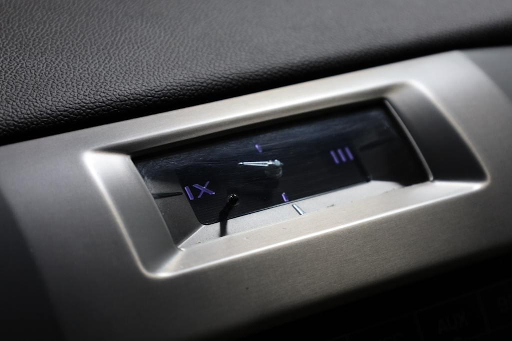 Thumbnail: 2010 Cadillac Escalade - 32