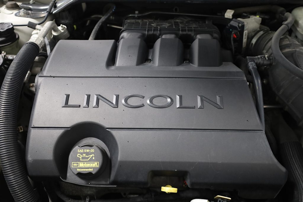 Thumbnail: 2011 Lincoln MKS - 8