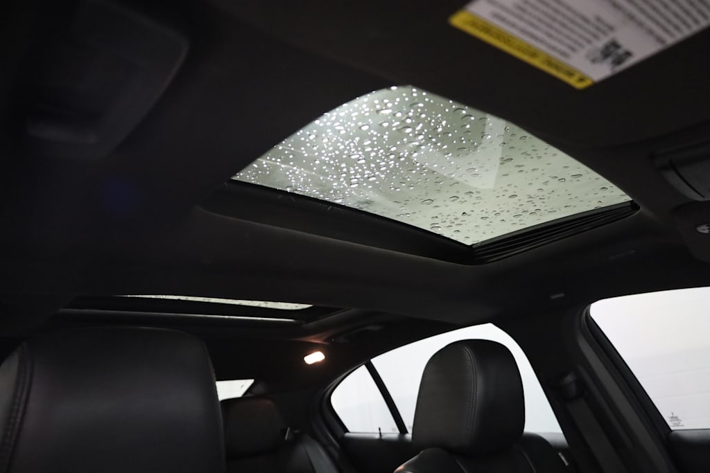 Thumbnail: 2011 Lincoln MKS - 26