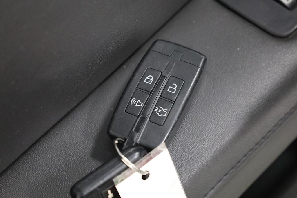 Thumbnail: 2011 Lincoln MKS - 17