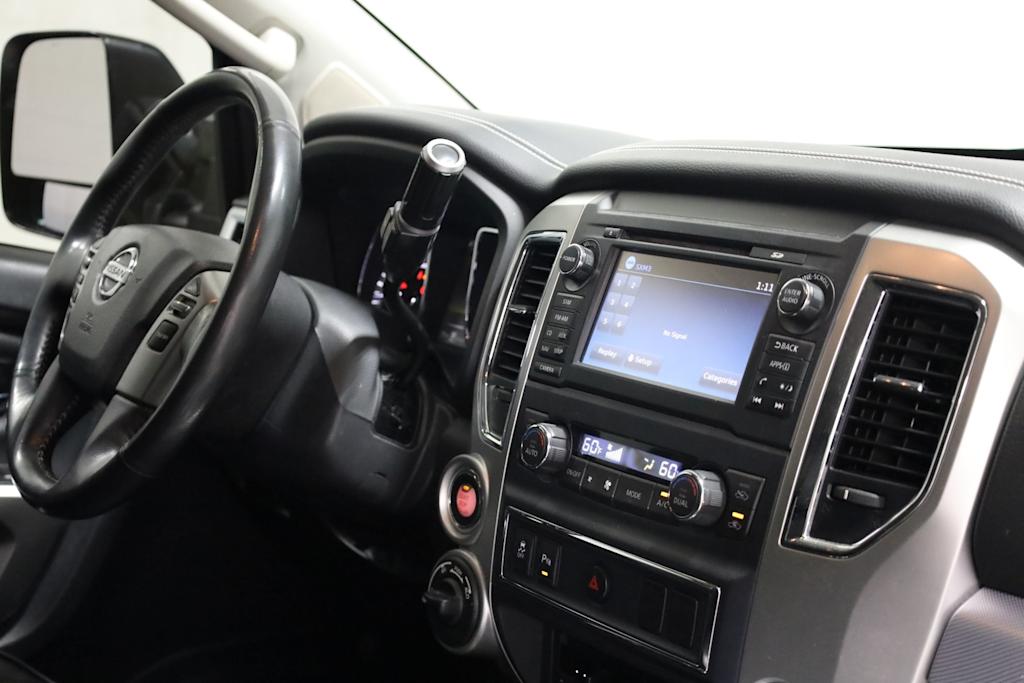 2016 Nissan Titan PRO-4X 14