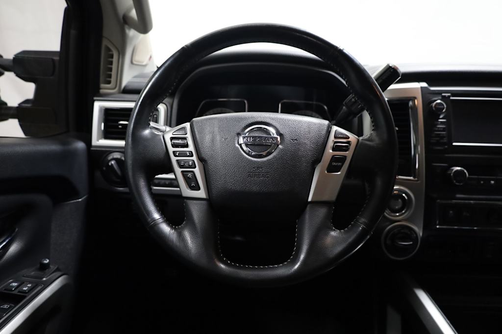 2016 Nissan Titan PRO-4X 30