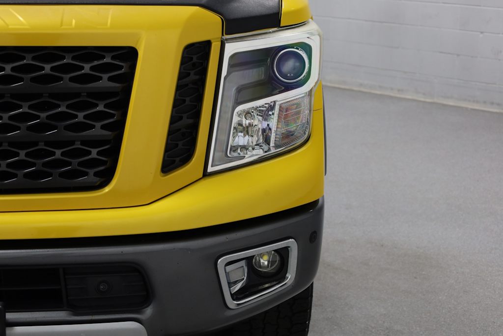 2016 Nissan Titan PRO-4X 25