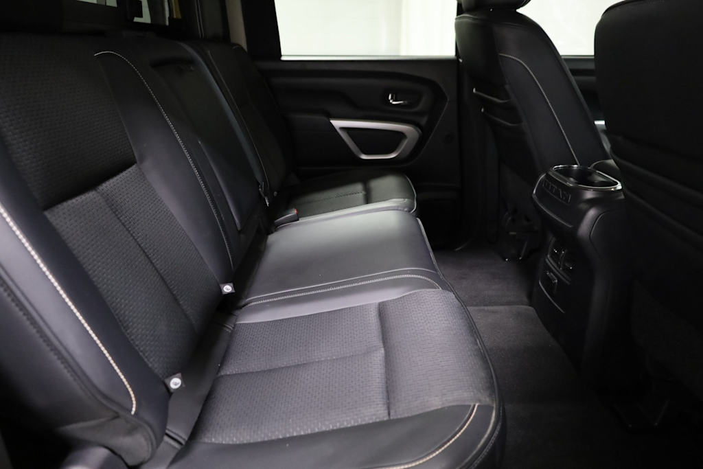 2016 Nissan Titan PRO-4X 37