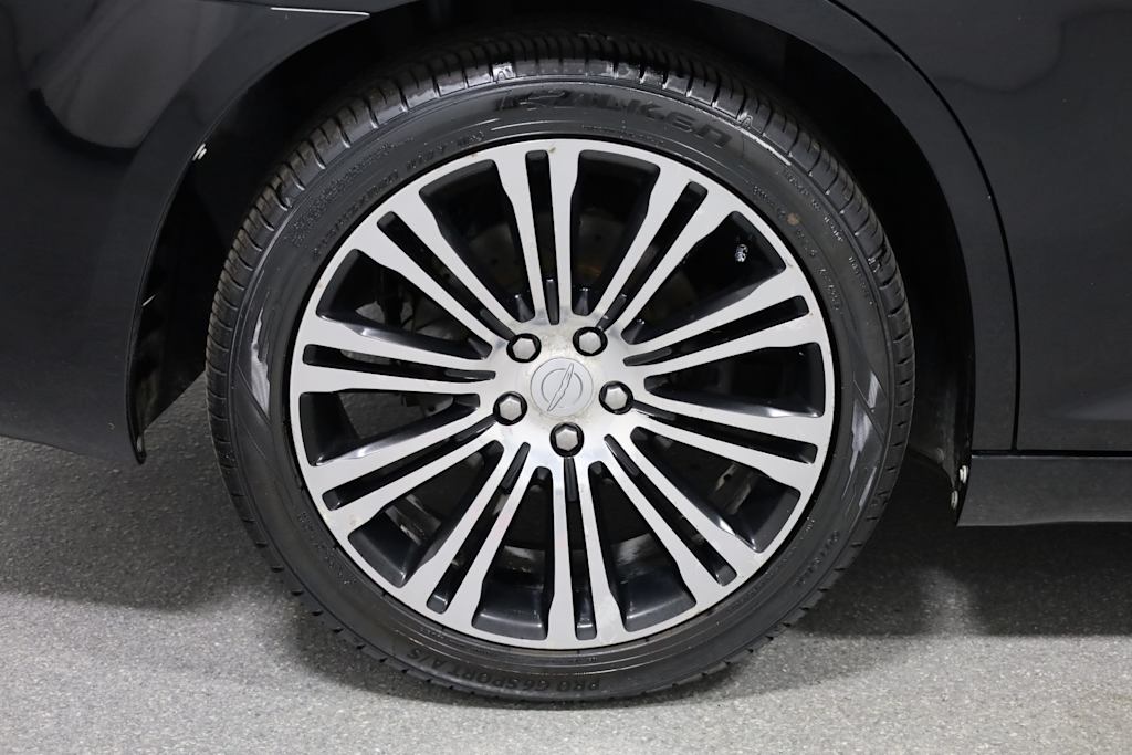 Thumbnail: 2012 Chrysler 300 - 38