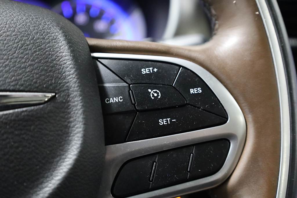 Thumbnail: 2018 Chrysler Pacifica - 30