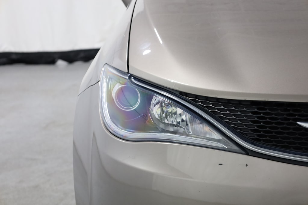 Thumbnail: 2018 Chrysler Pacifica - 25