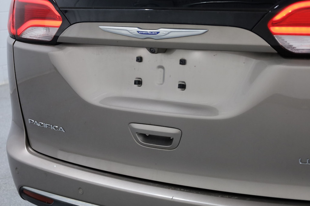 Thumbnail: 2018 Chrysler Pacifica - 7