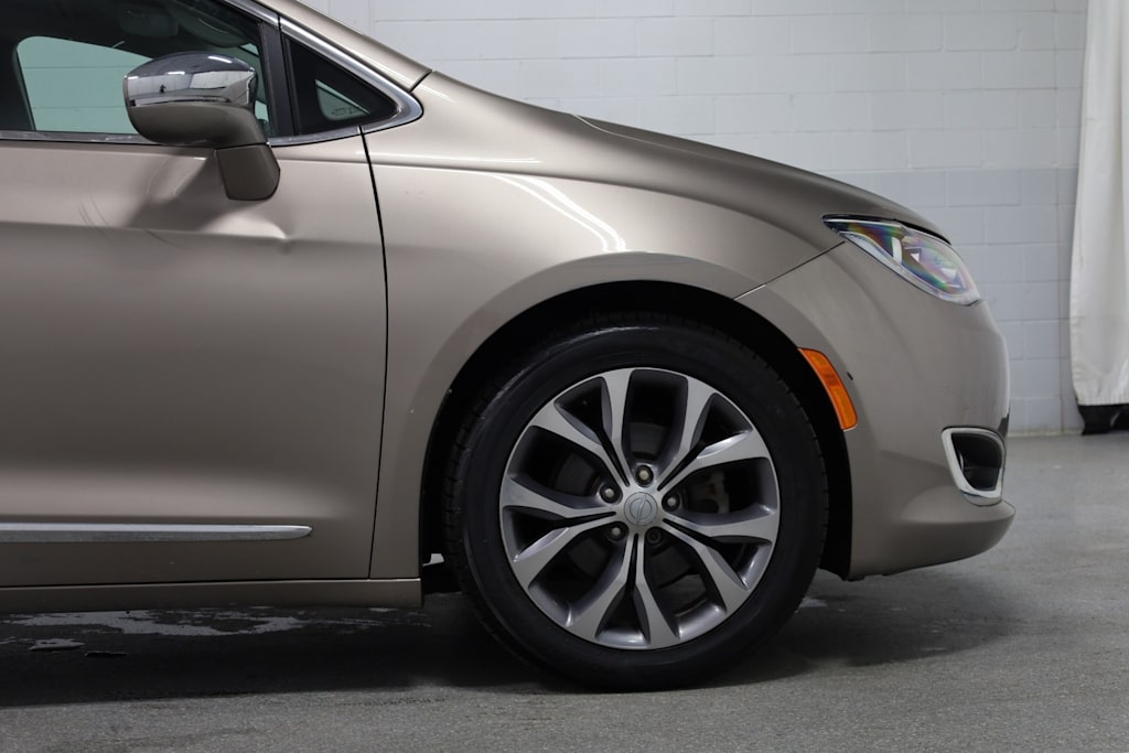 Thumbnail: 2018 Chrysler Pacifica - 8