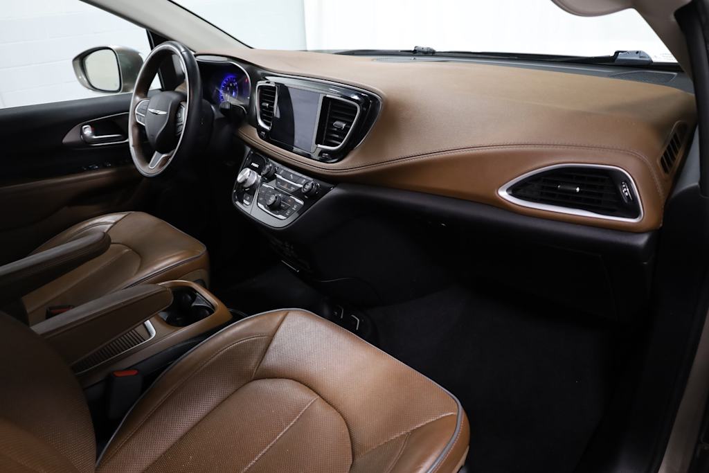 Thumbnail: 2018 Chrysler Pacifica - 10
