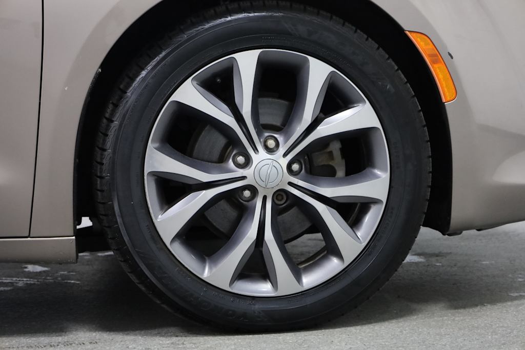 Thumbnail: 2018 Chrysler Pacifica - 23