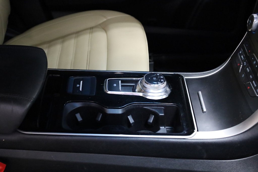 Thumbnail: 2019 Ford Edge - 16