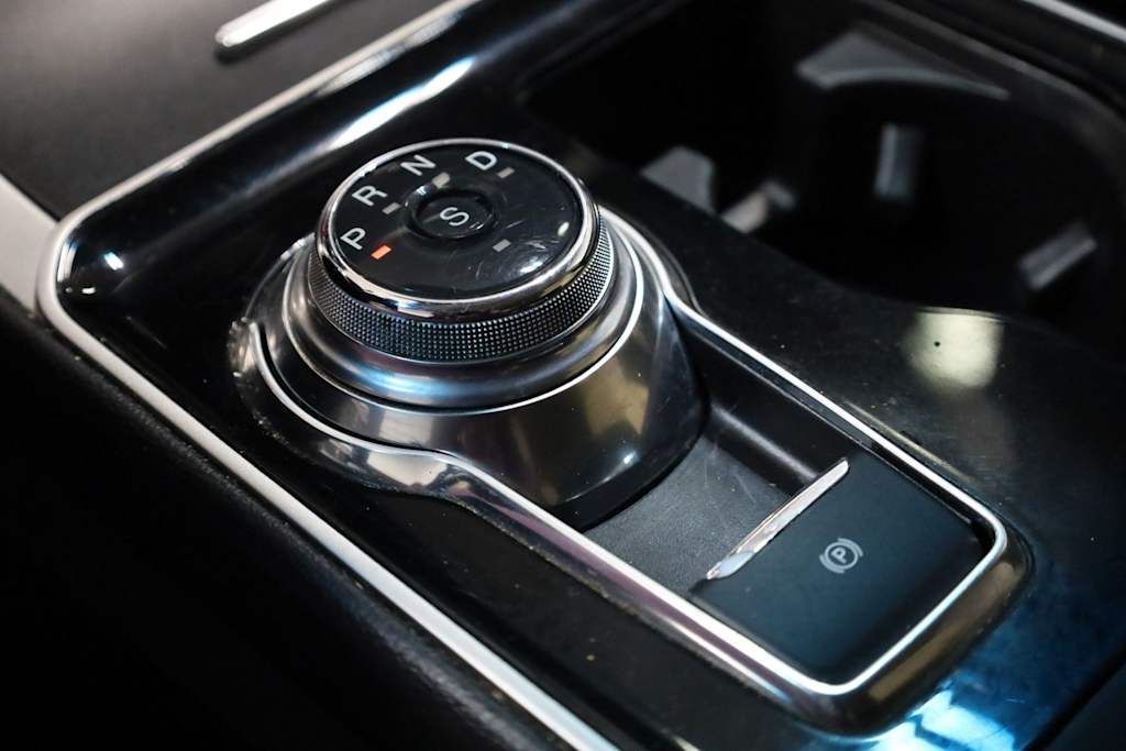 Thumbnail: 2019 Ford Edge - 17