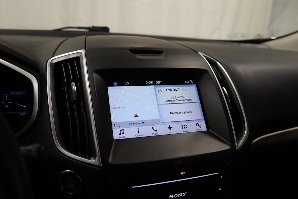 Thumbnail: 2016 Ford Edge - 16