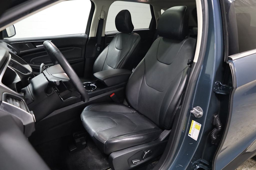 Thumbnail: 2016 Ford Edge - 11