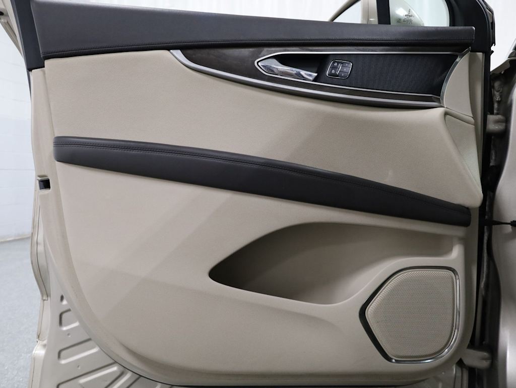 Thumbnail: 2017 Lincoln MKX - 25
