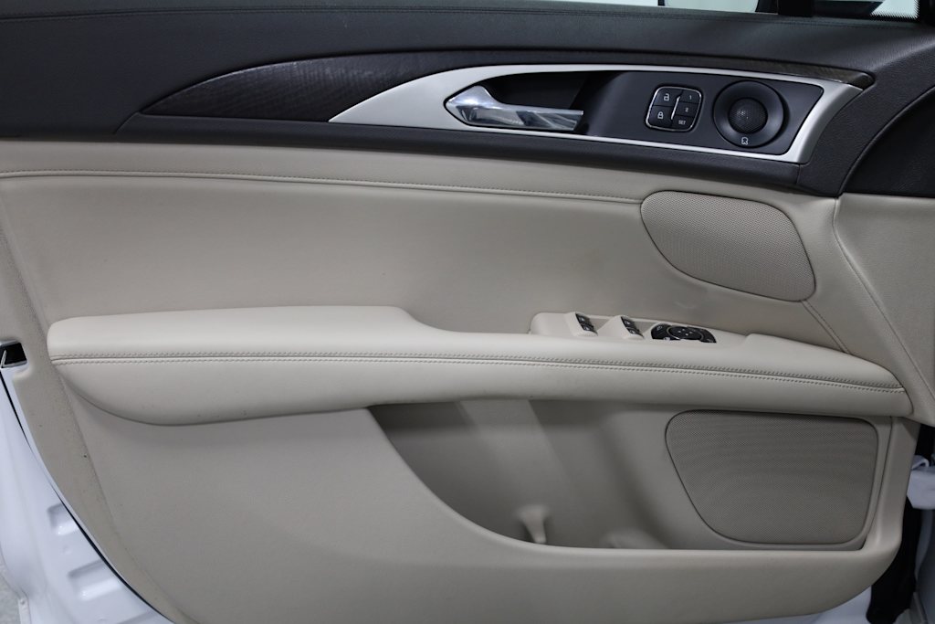 Thumbnail: 2020 Lincoln MKZ - 27