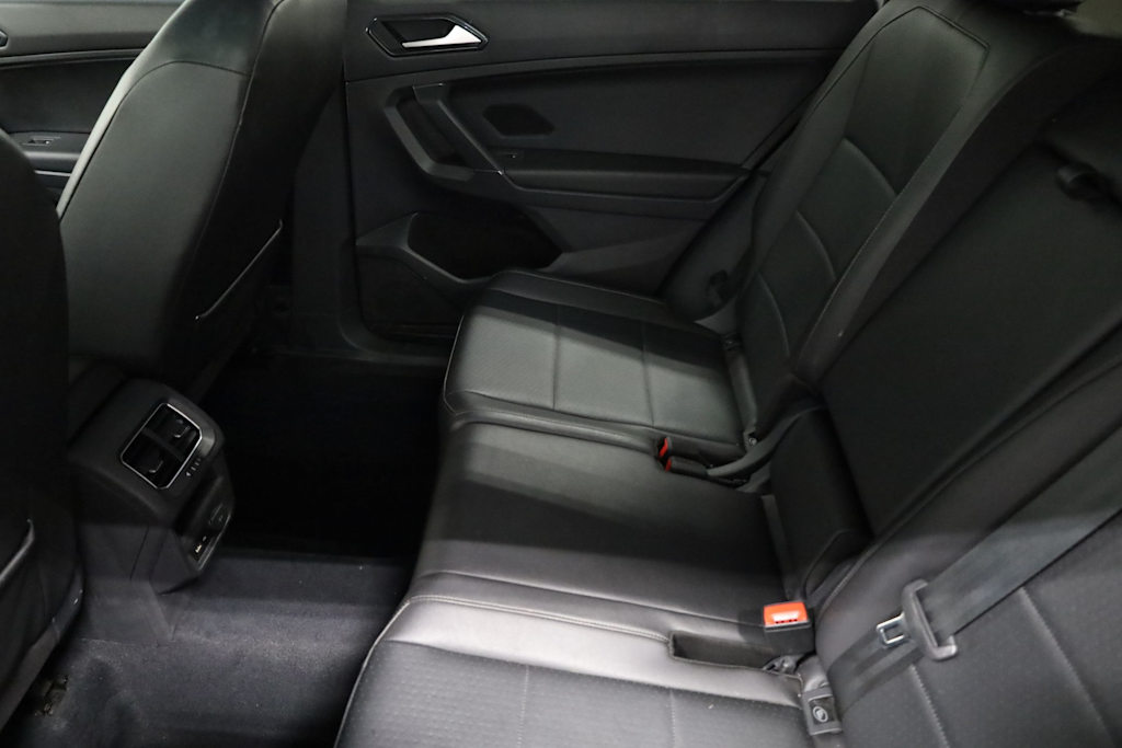 Thumbnail: 2018 Volkswagen Tiguan - 12