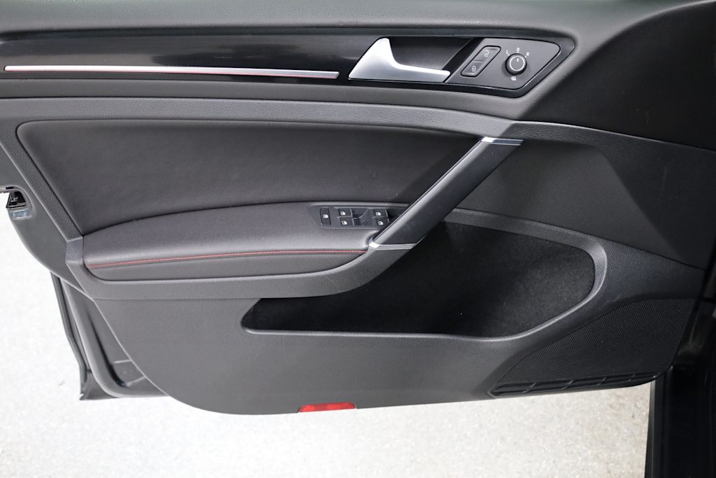 2017 Volkswagen Golf GTI SE 28