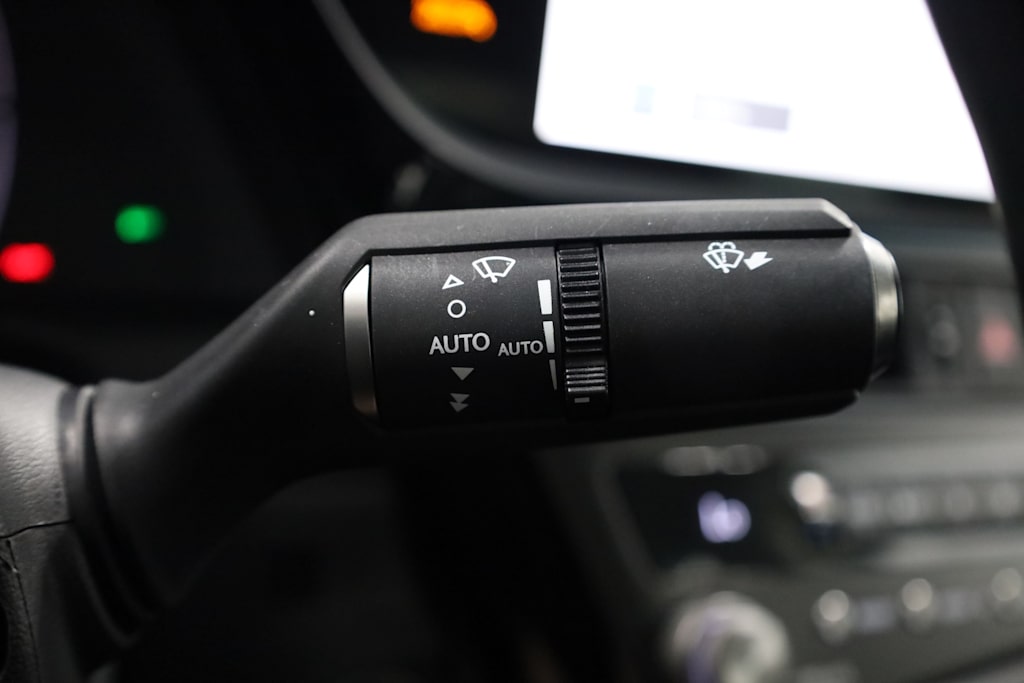 Thumbnail: 2023 Lexus ES - 16