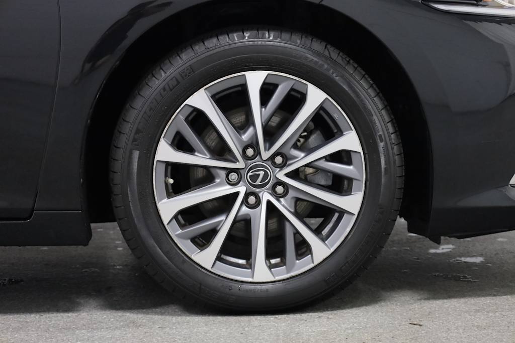Thumbnail: 2023 Lexus ES - 8