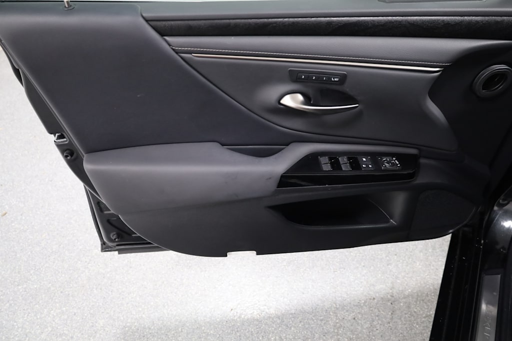 Thumbnail: 2023 Lexus ES - 26