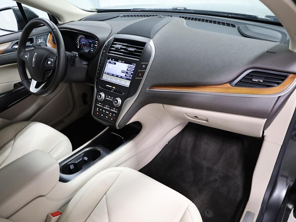 Thumbnail: 2017 Lincoln MKC - 10