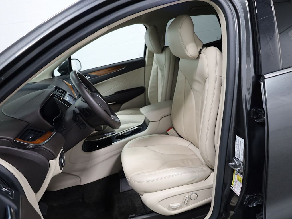 Thumbnail: 2017 Lincoln MKC - 11