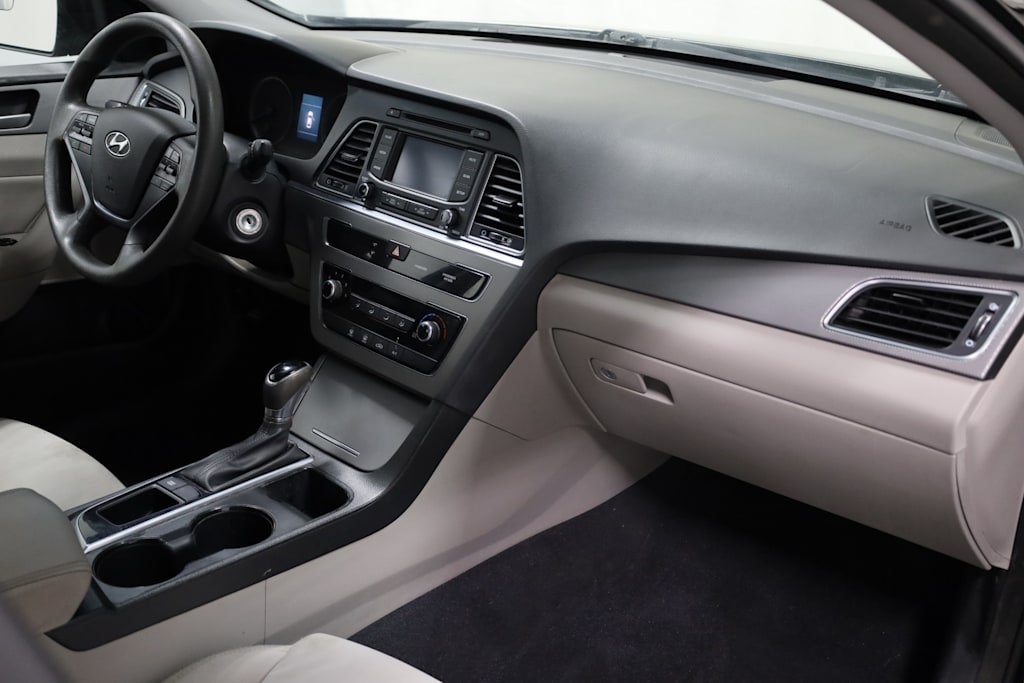 Thumbnail: 2015 Hyundai Sonata - 10