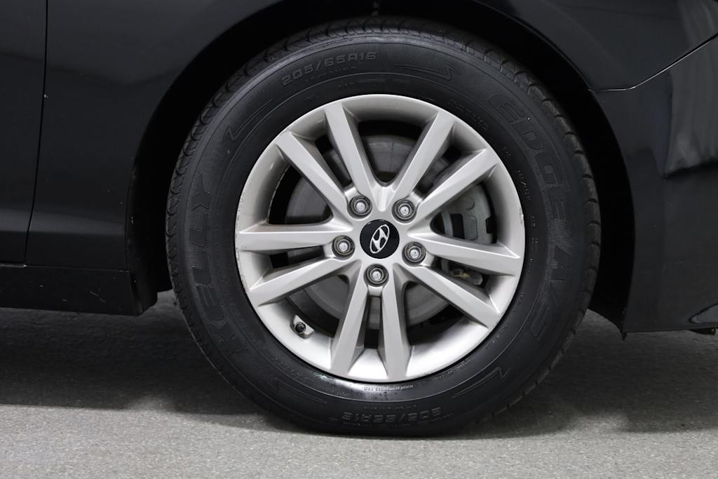 Thumbnail: 2015 Hyundai Sonata - 24