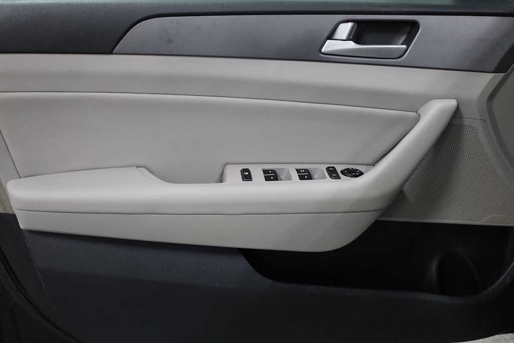 Thumbnail: 2015 Hyundai Sonata - 27