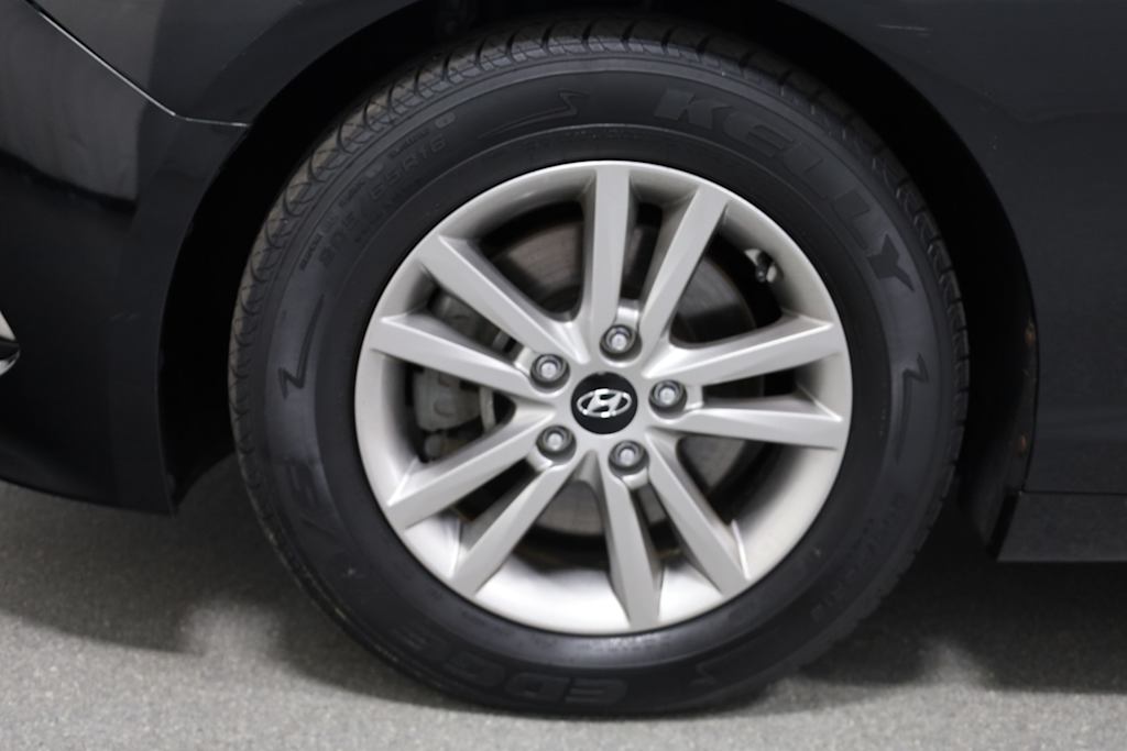 Thumbnail: 2015 Hyundai Sonata - 38