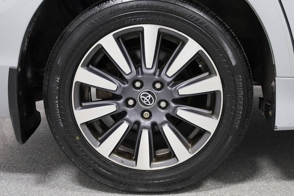 2019 Toyota Sienna XLE 36