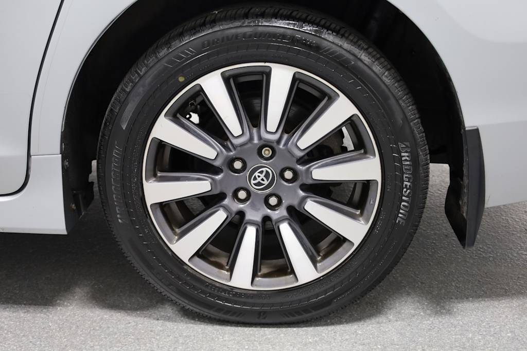 2019 Toyota Sienna XLE 37