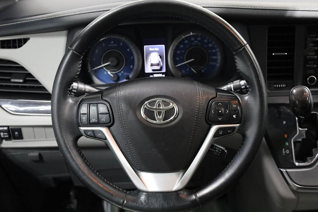 2019 Toyota Sienna XLE 14