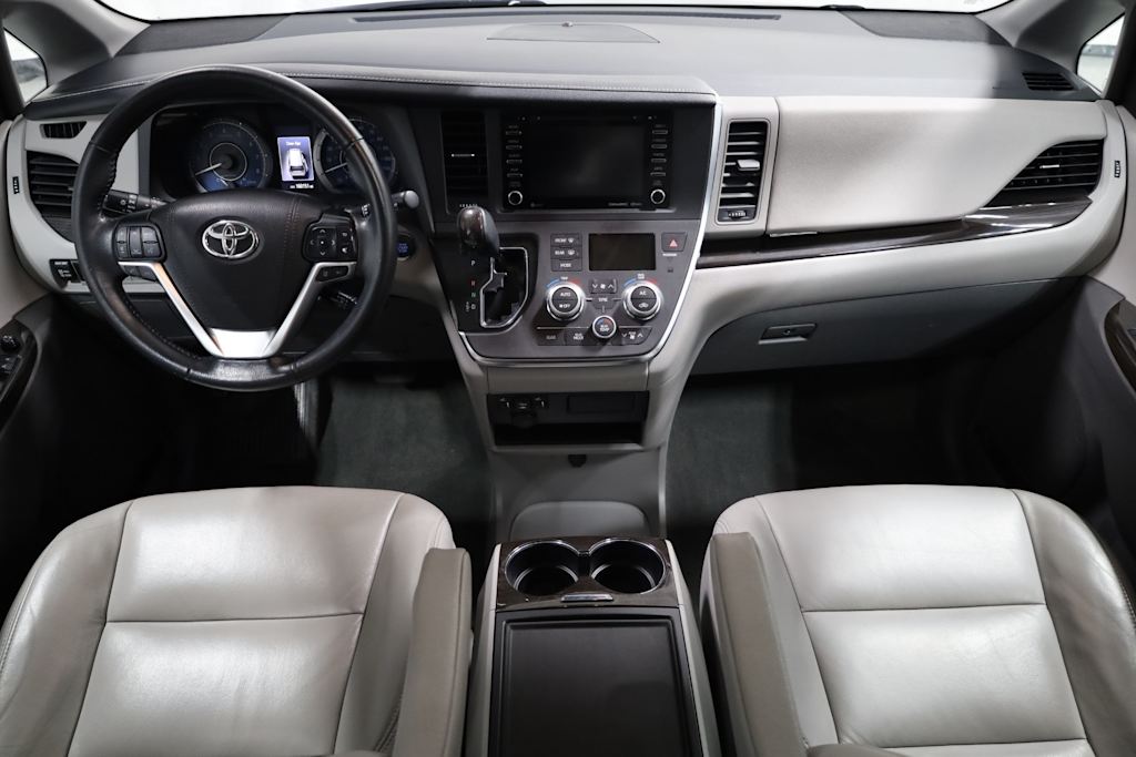 2019 Toyota Sienna XLE 15