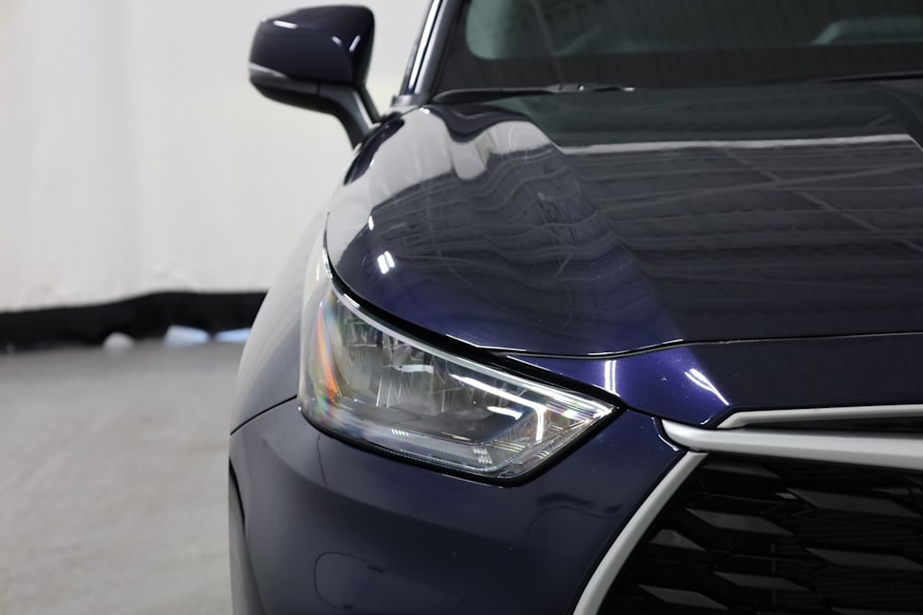 Thumbnail: 2022 Toyota Highlander - 7
