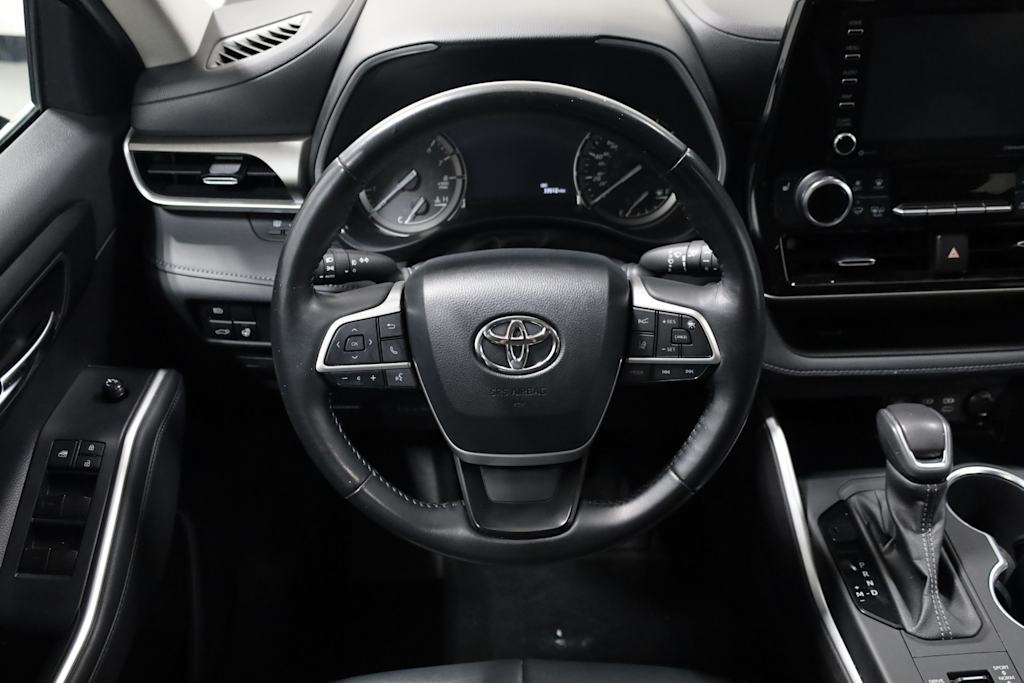 Thumbnail: 2022 Toyota Highlander - 14