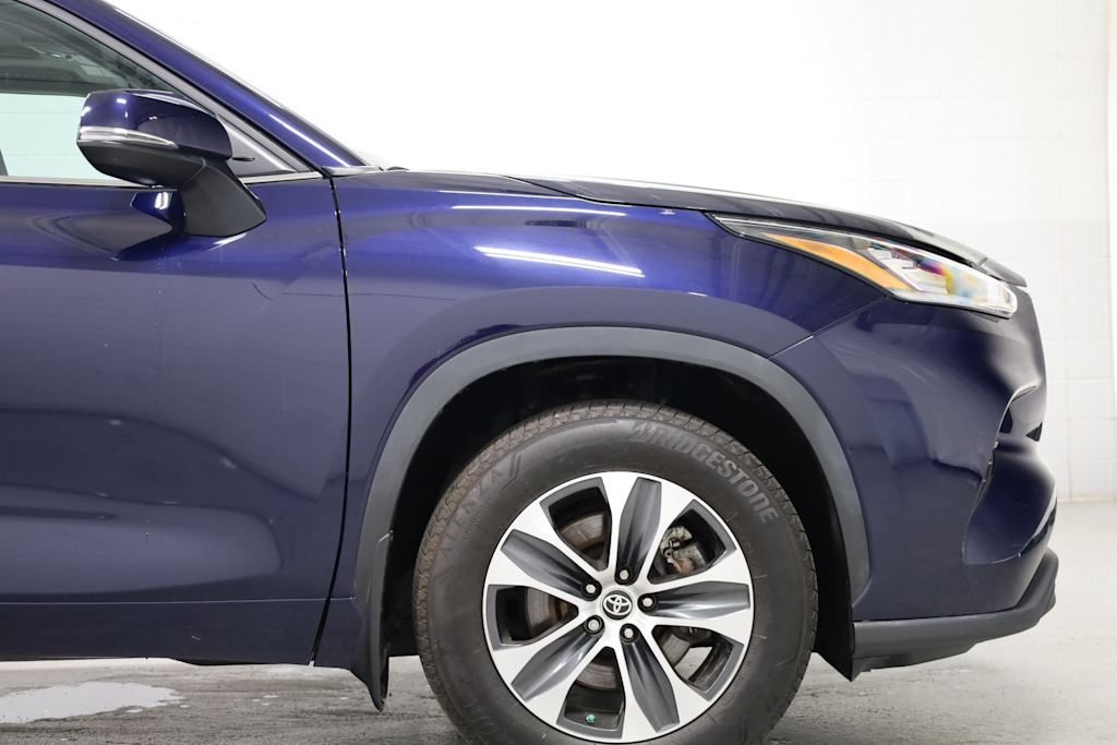 Thumbnail: 2022 Toyota Highlander - 8