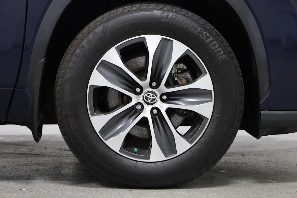 Thumbnail: 2022 Toyota Highlander - 23