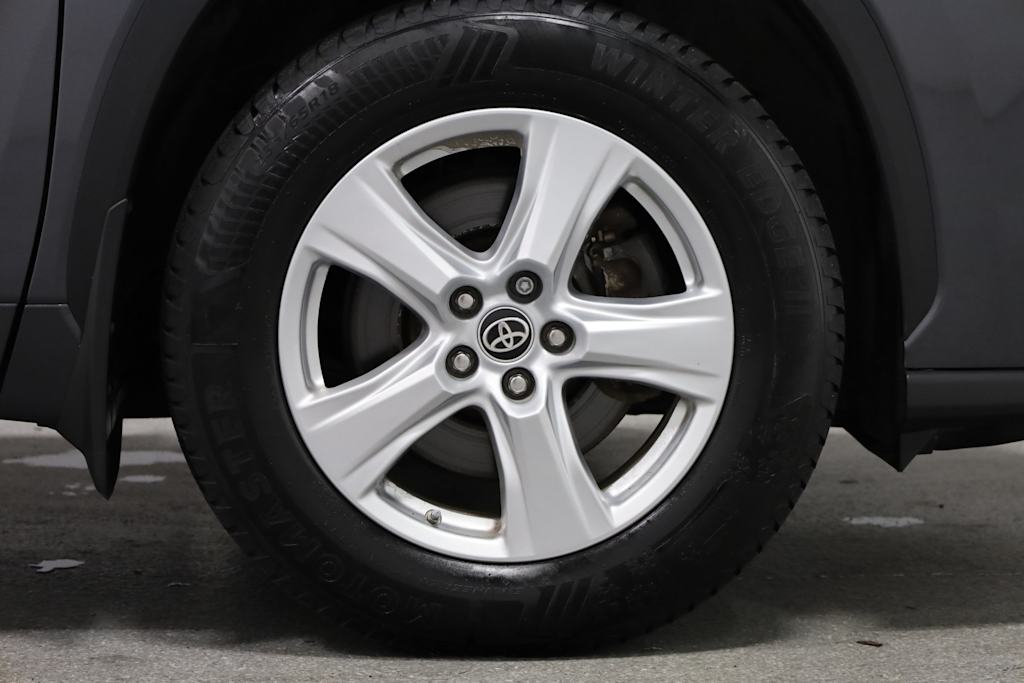 Thumbnail: 2023 Toyota Highlander - 21