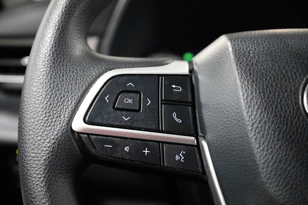 Thumbnail: 2023 Toyota Highlander - 26