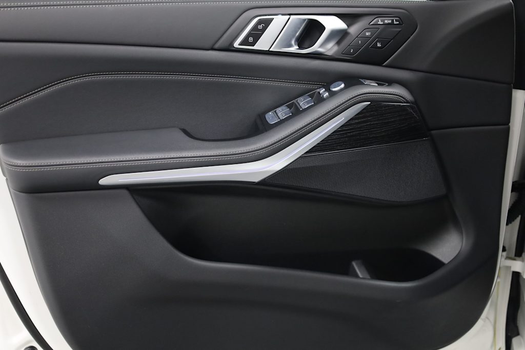 Thumbnail: 2023 BMW X7 - 25