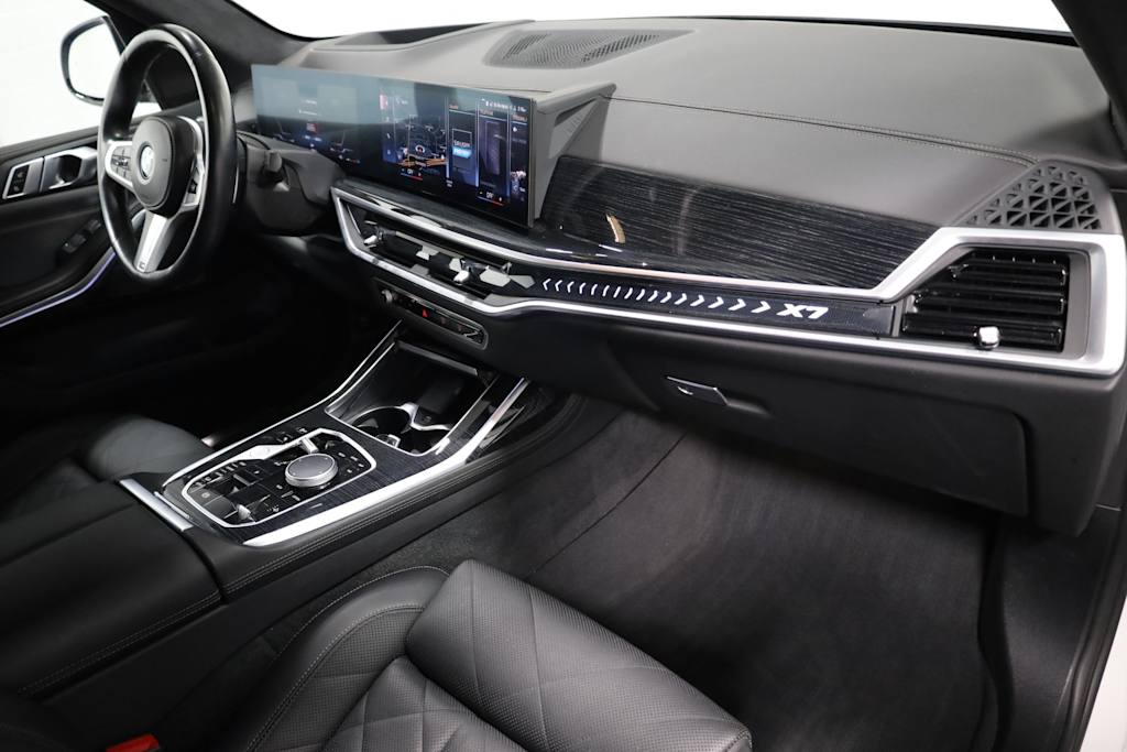 Thumbnail: 2023 BMW X7 - 10