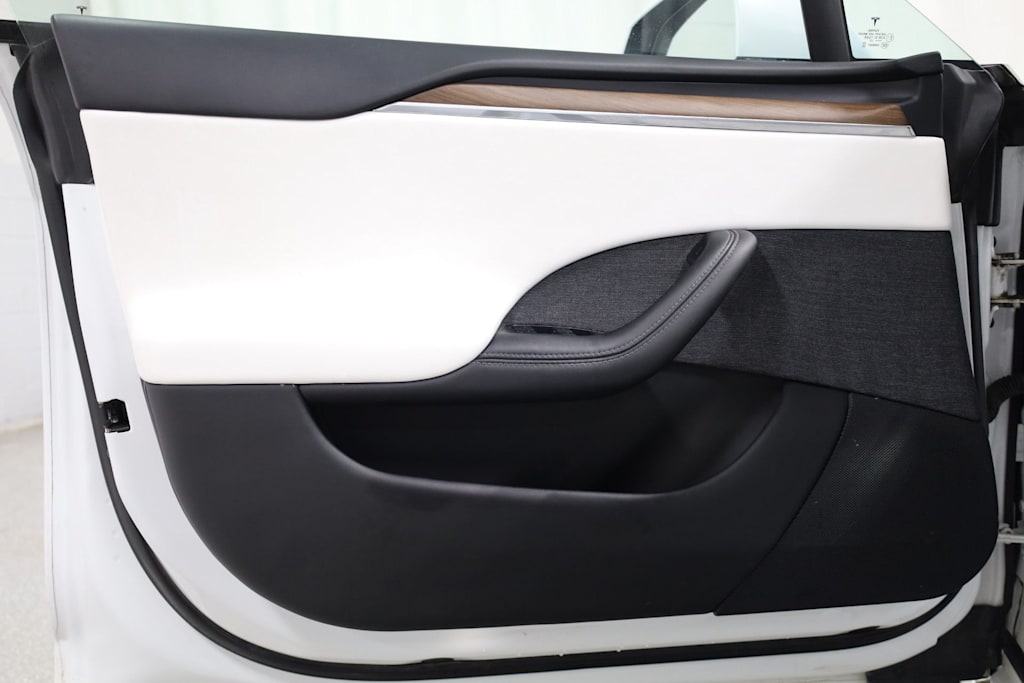 Thumbnail: 2023 Tesla Model S - 26