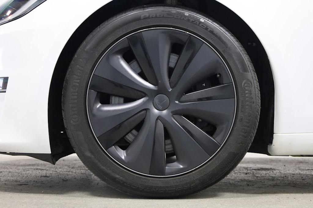 Thumbnail: 2023 Tesla Model S - 37