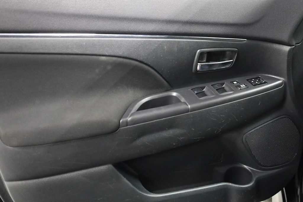 Thumbnail: 2016 Mitsubishi Outlander Sport - 27