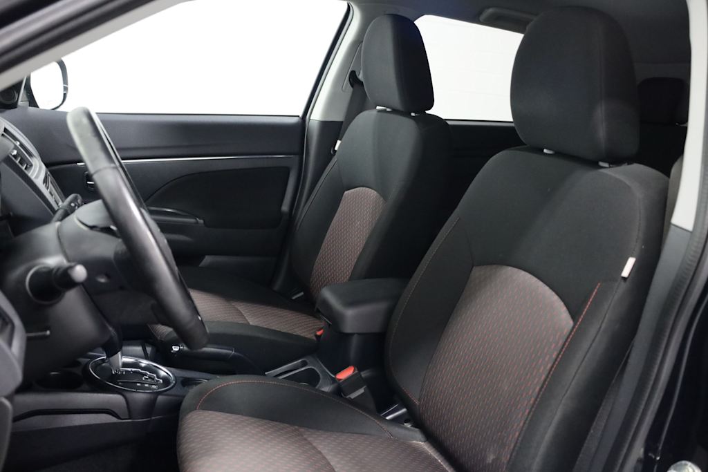 Thumbnail: 2016 Mitsubishi Outlander Sport - 11